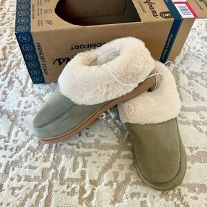 Dearfoams Moss Moc-Toe with Cream Lining slippers
